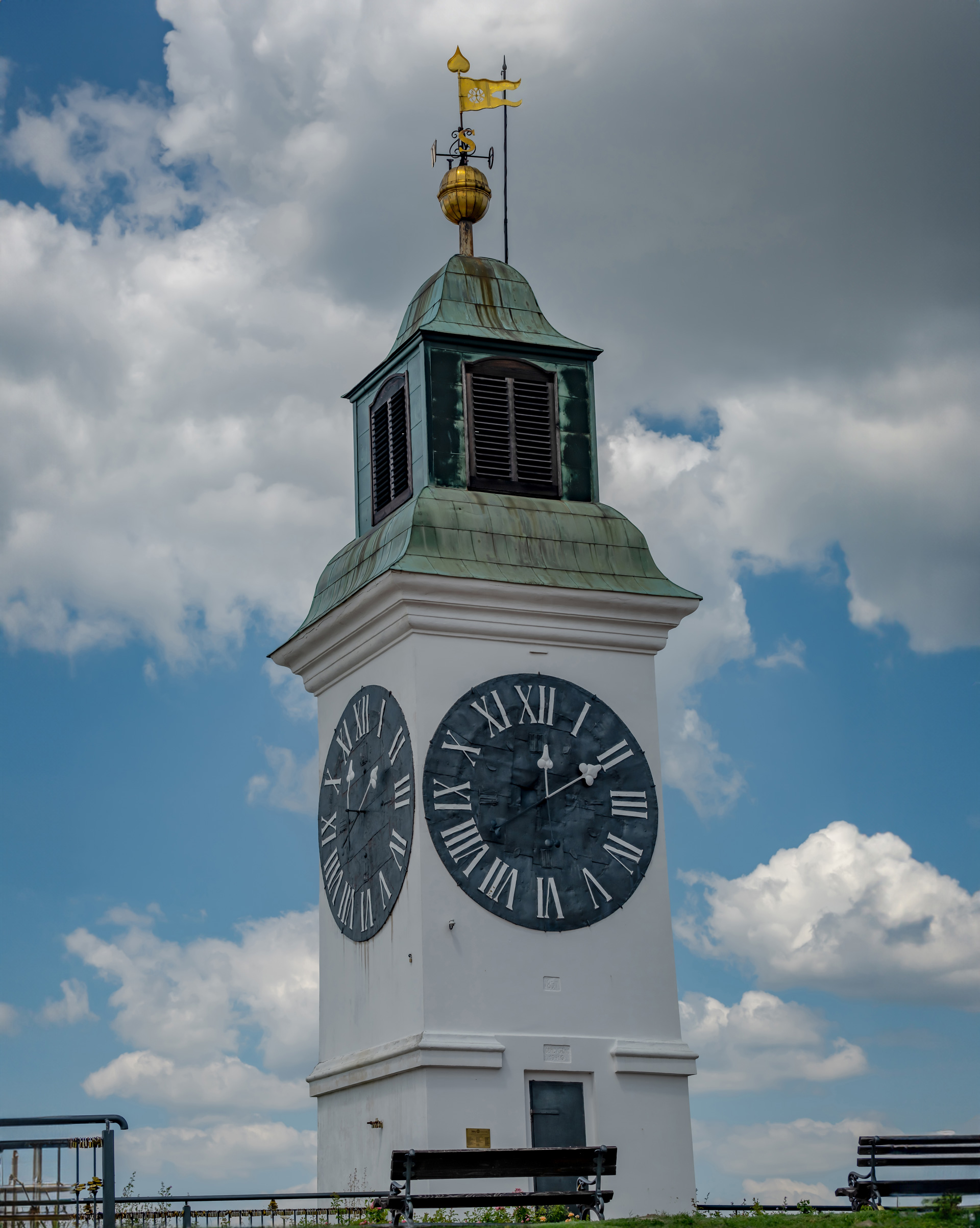 petrovaradinska-tvrdjava-sat-novi-sad